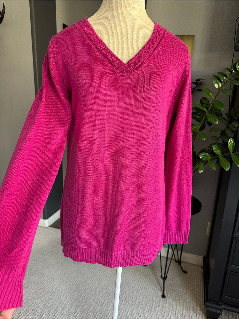 White Stag V-Neck Long Sleeve Tunic Fuchsia Sweater size medium